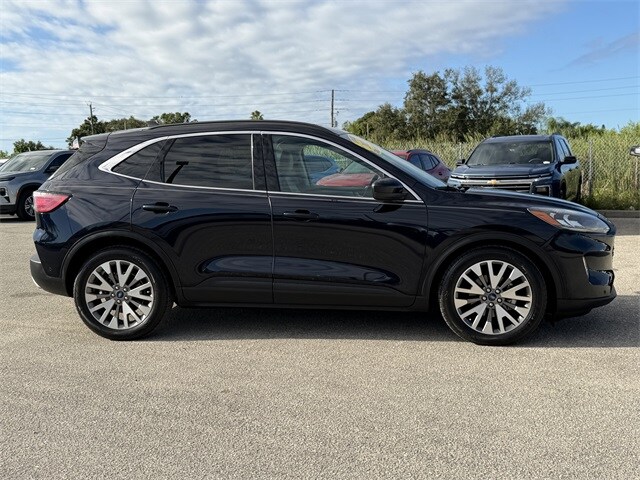 2021 Ford Escape Titanium Hybrid photo 2