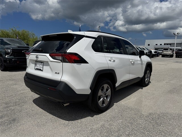 2024 Toyota RAV4 XLE photo 4