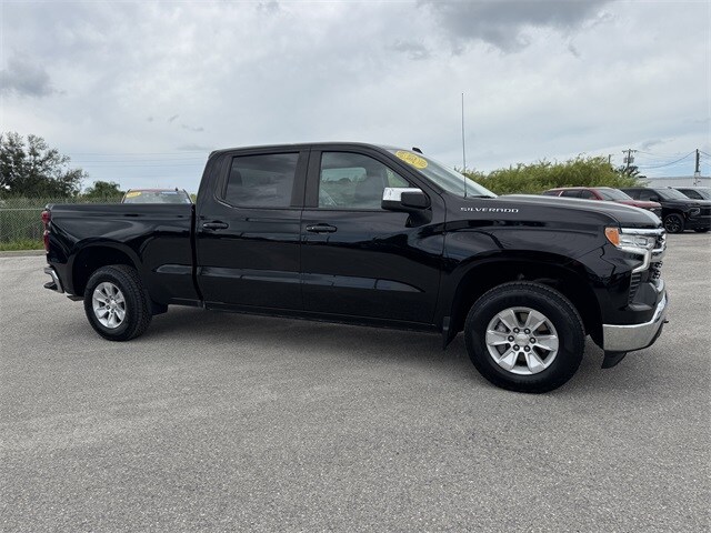 2023 Chevrolet Silverado 1500 photo 2