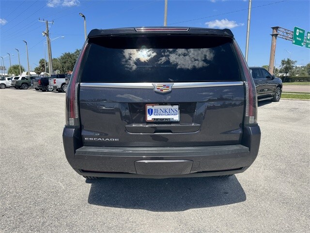 2018 Cadillac Escalade Premium Luxury photo 3