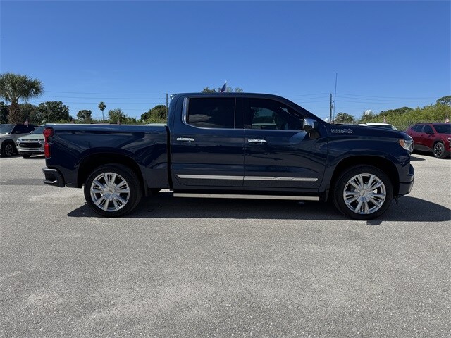 2023 Chevrolet Silverado 1500 High Country photo 3