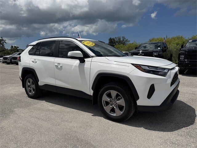2024 Toyota RAV4 XLE photo 2