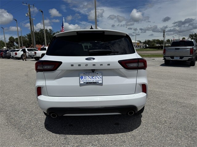 2023 Ford Escape ST-Line photo 4