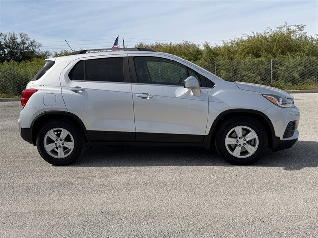 2019 Chevrolet Trax LT photo 2
