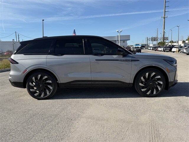 2024 Lincoln Nautilus Reserve photo 2