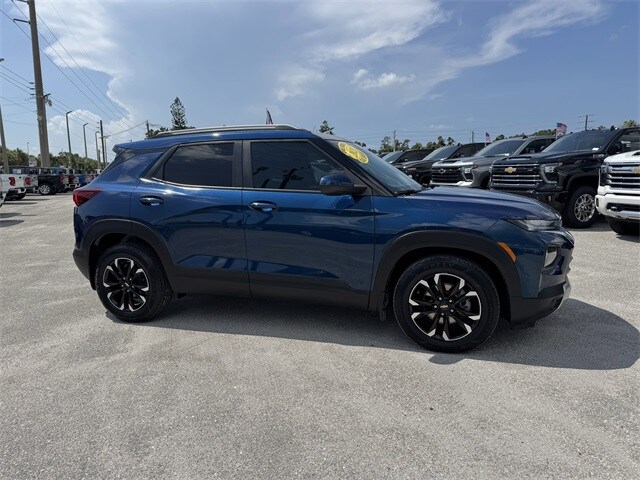 2021 Chevrolet Trailblazer LT photo 2
