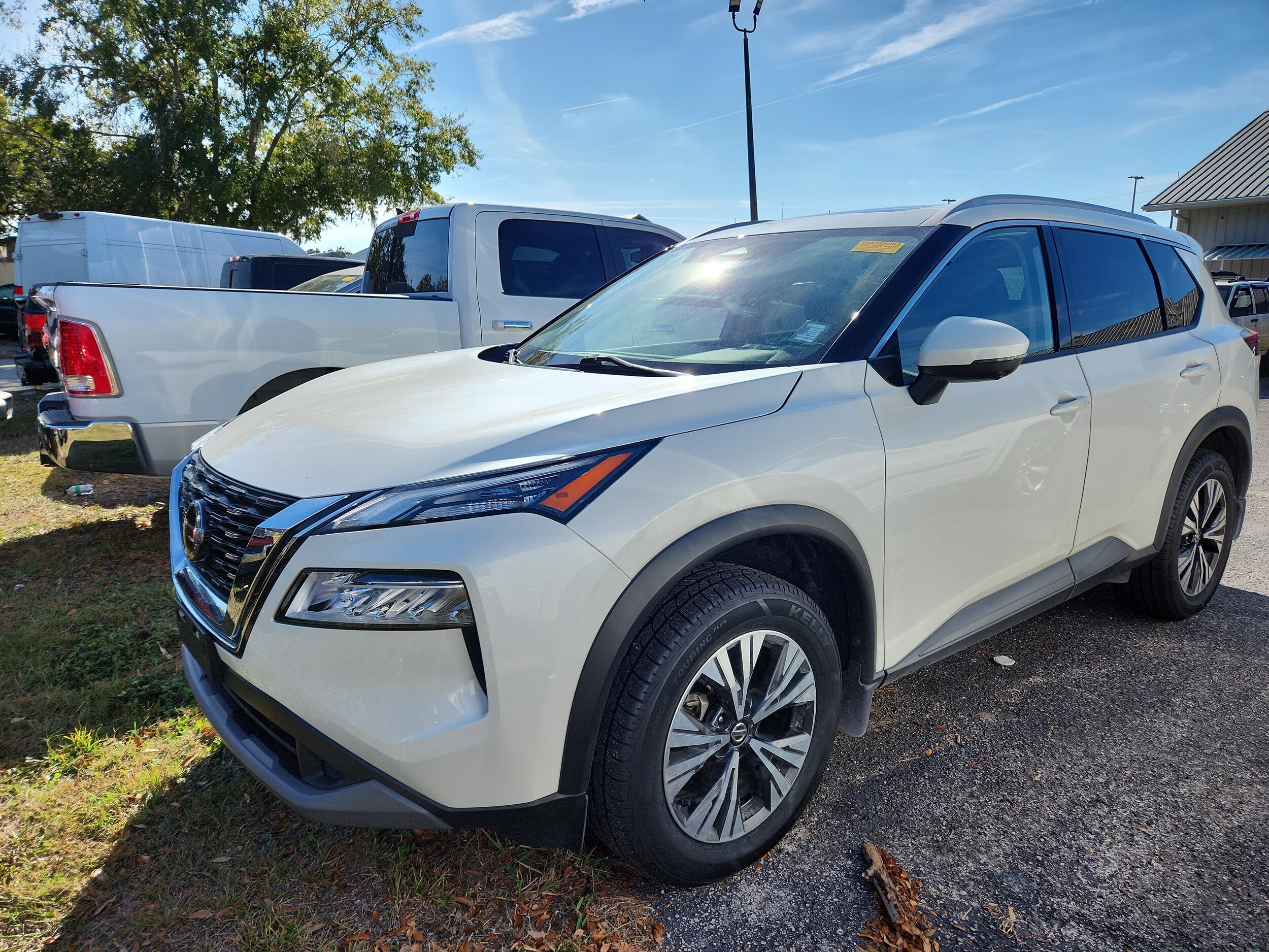 2021 Nissan Rogue SV photo 2