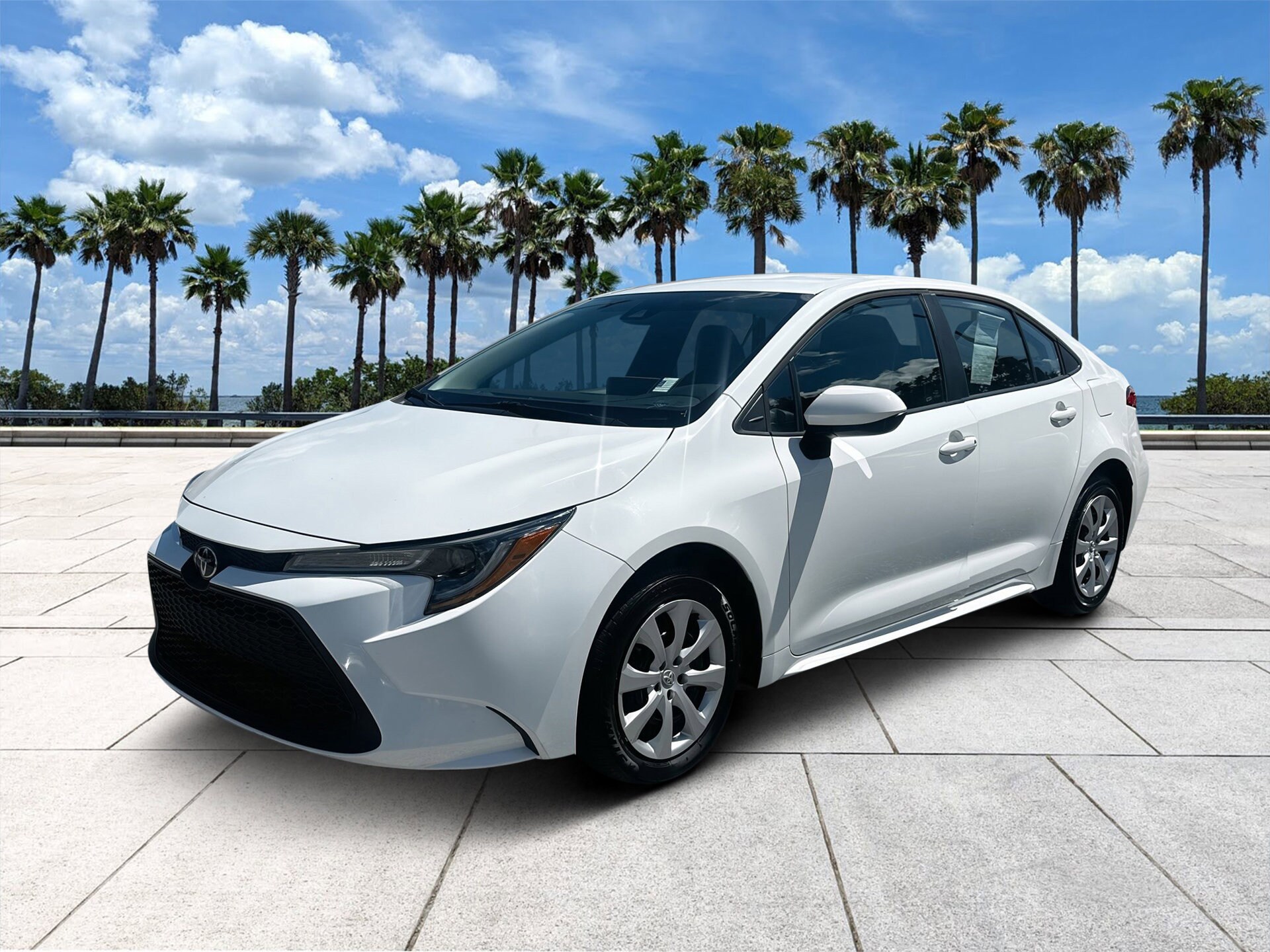 2022 Toyota Corolla LE photo 2