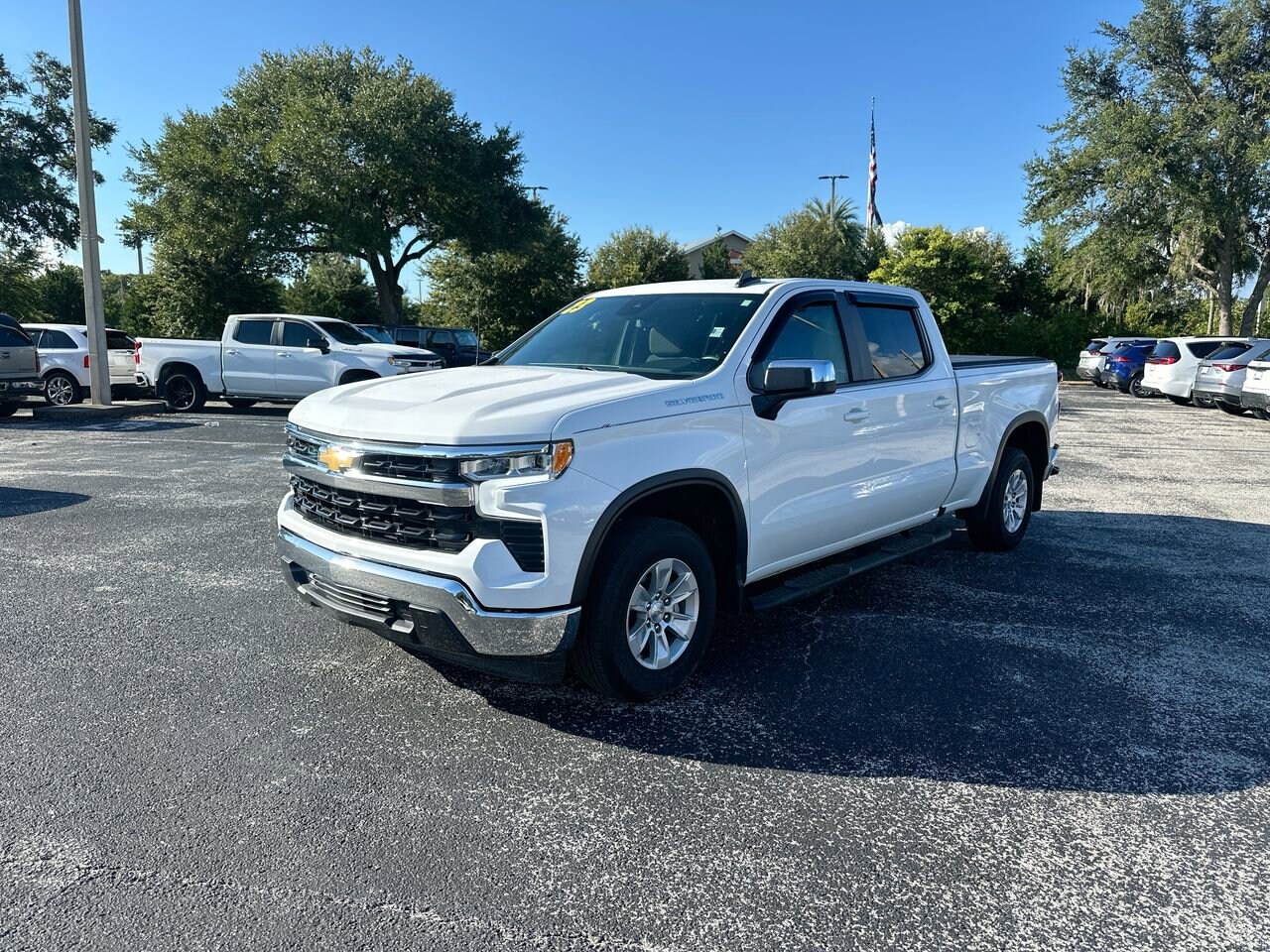 2023 Chevrolet Silverado 1500 LT photo 2