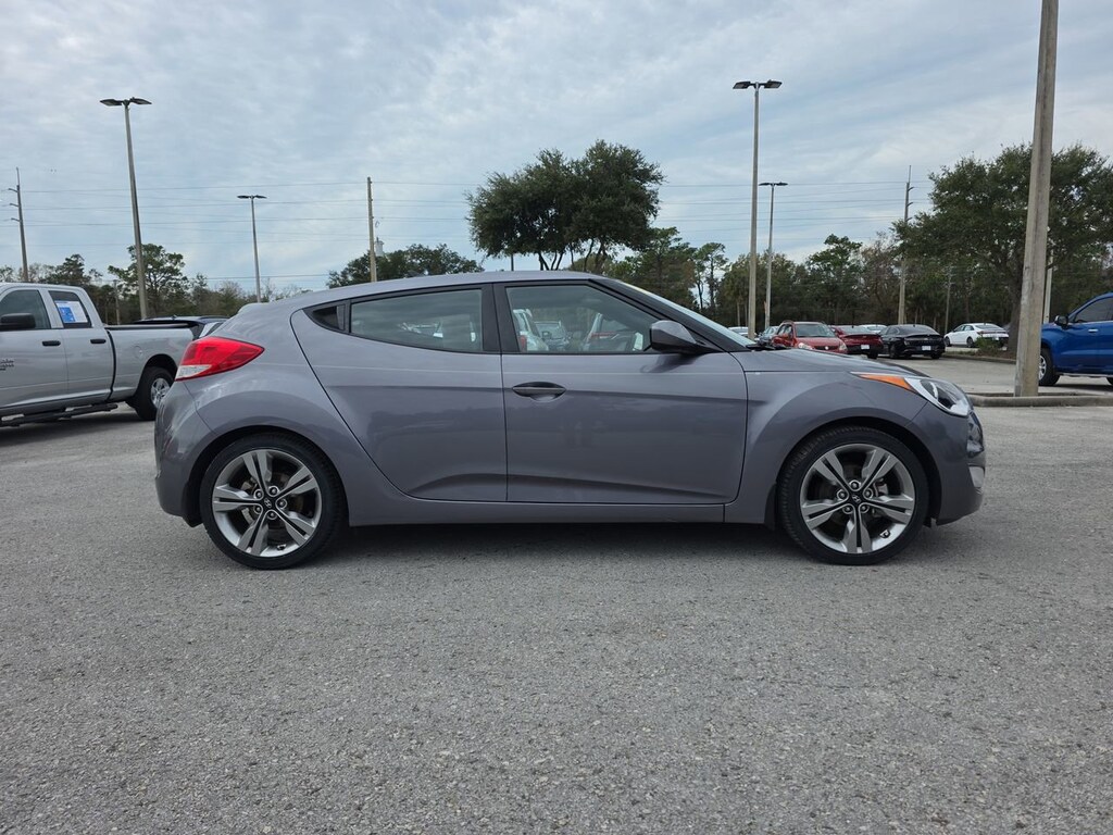 Used 2016 Hyundai Veloster Base w/Yellow Accent Hatchback