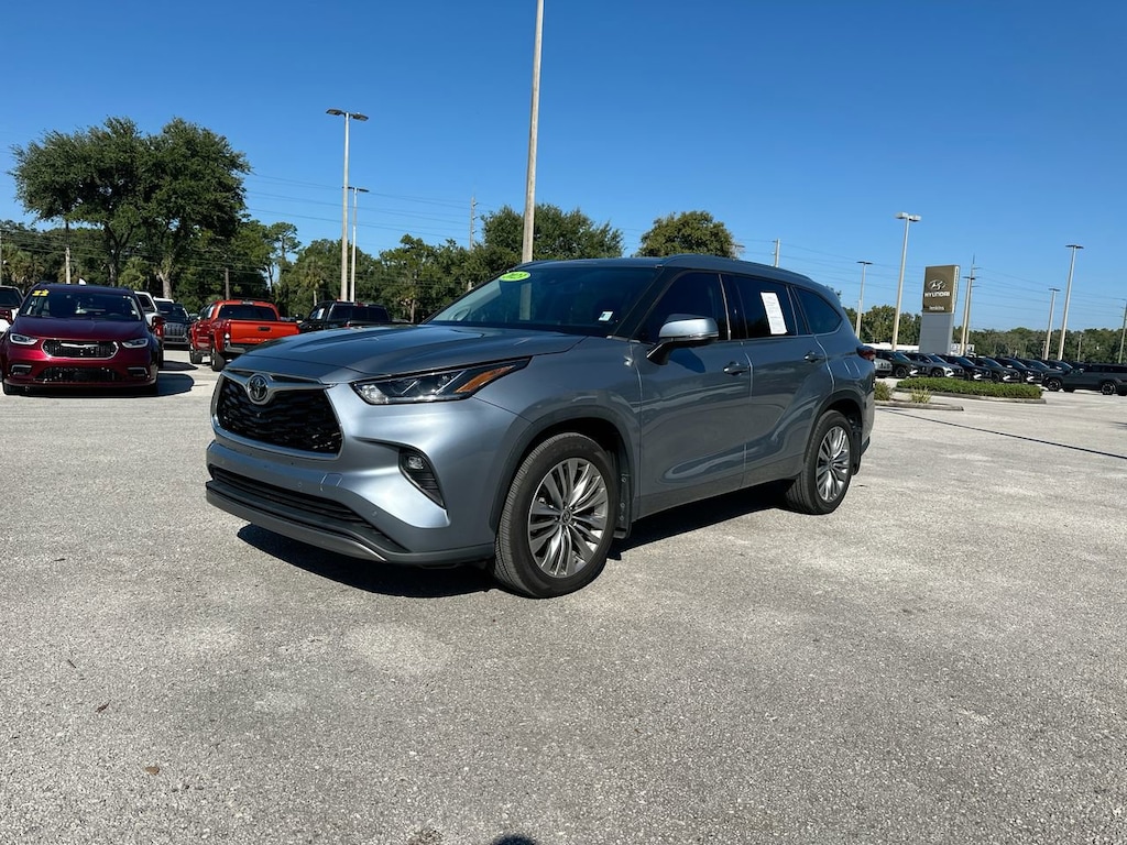 Used 2023 Toyota Highlander L SUV