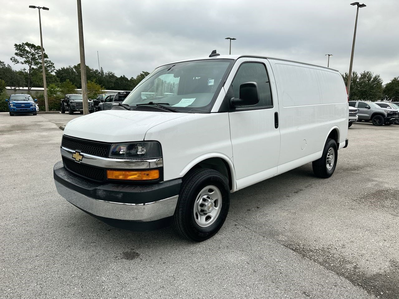2023 Chevrolet Express 2500 Work Cargo Van photo 2