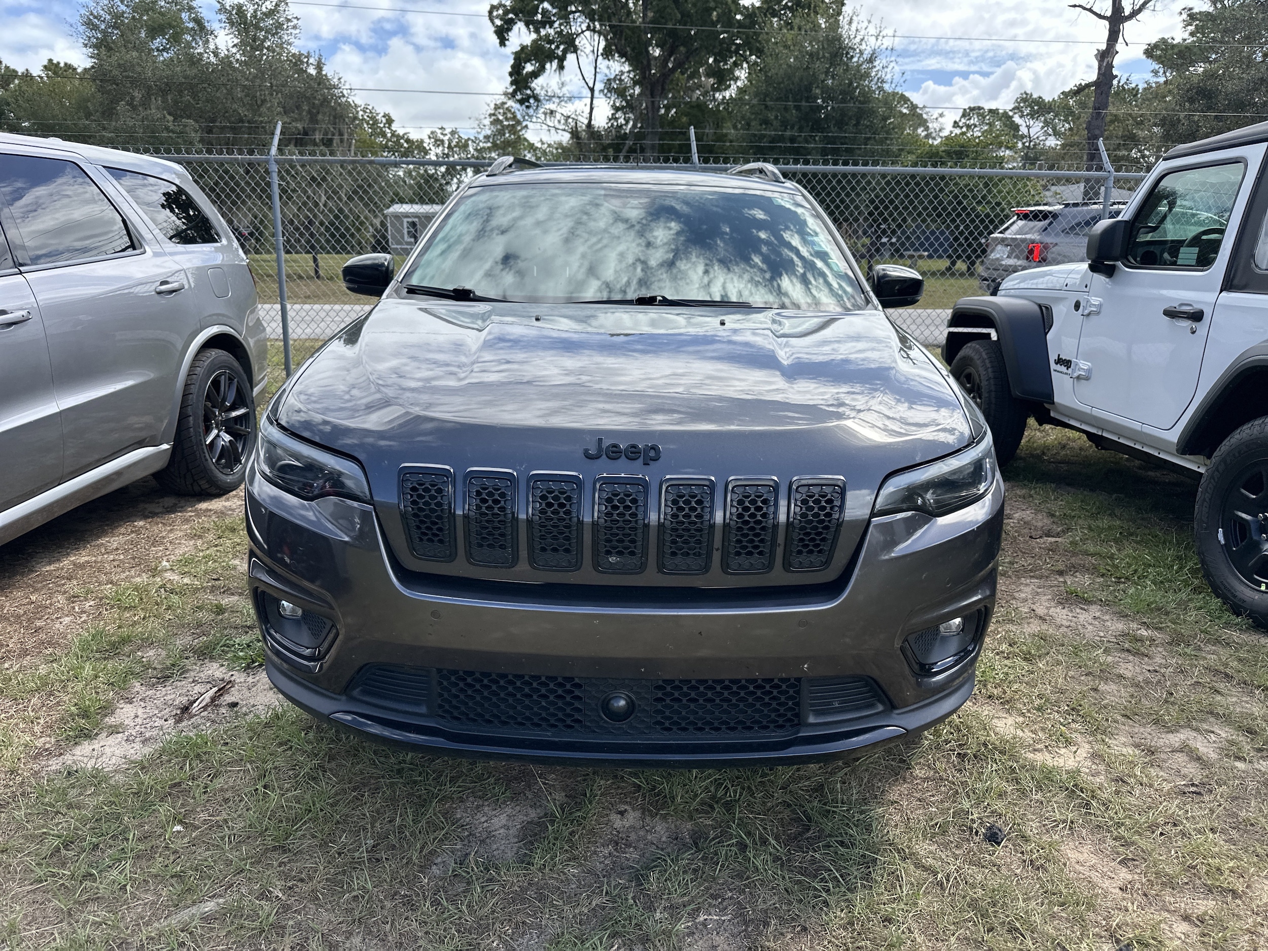 2023 Jeep Cherokee Altitude Lux photo 2