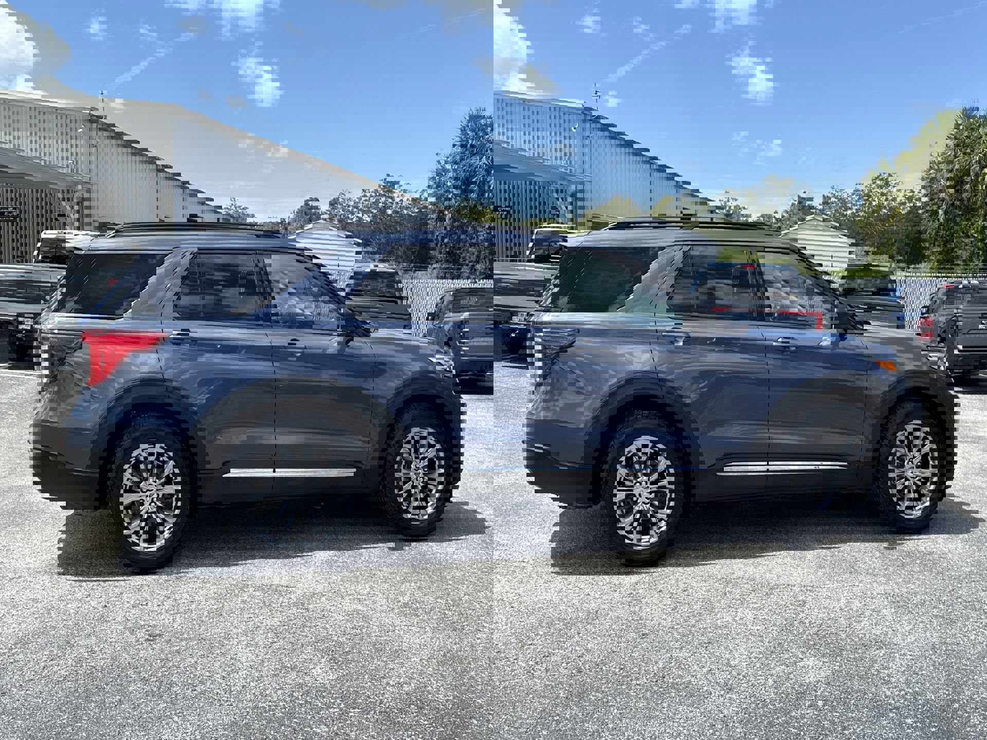 2021 Ford Explorer XLT photo 3