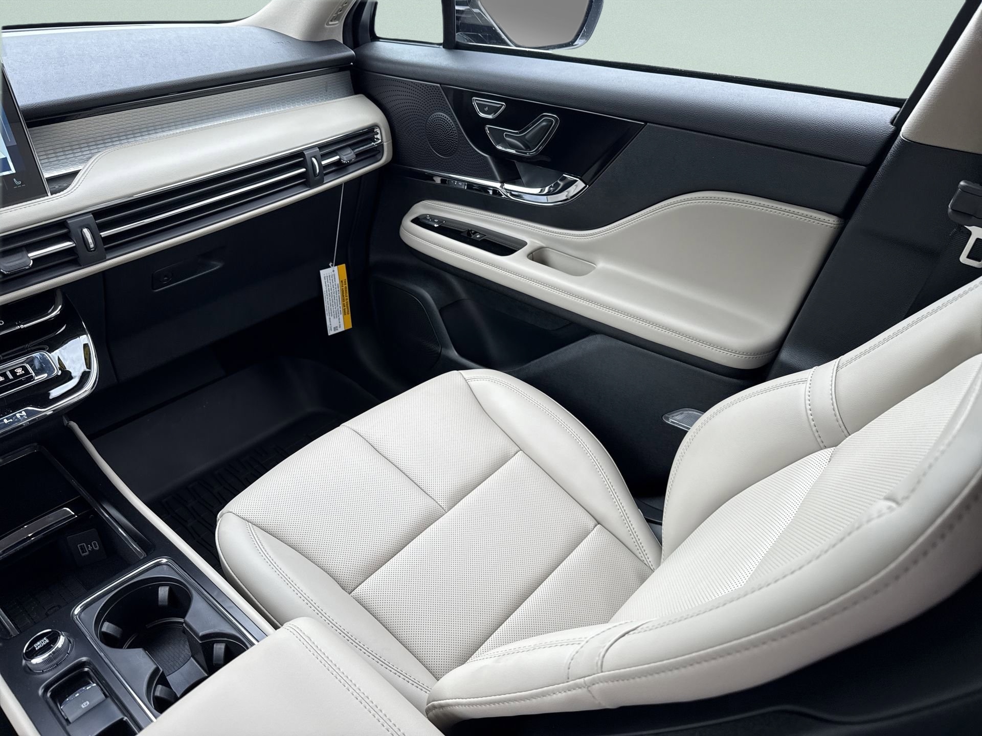 2026 Lincoln Corsair Premiere - Photo 25