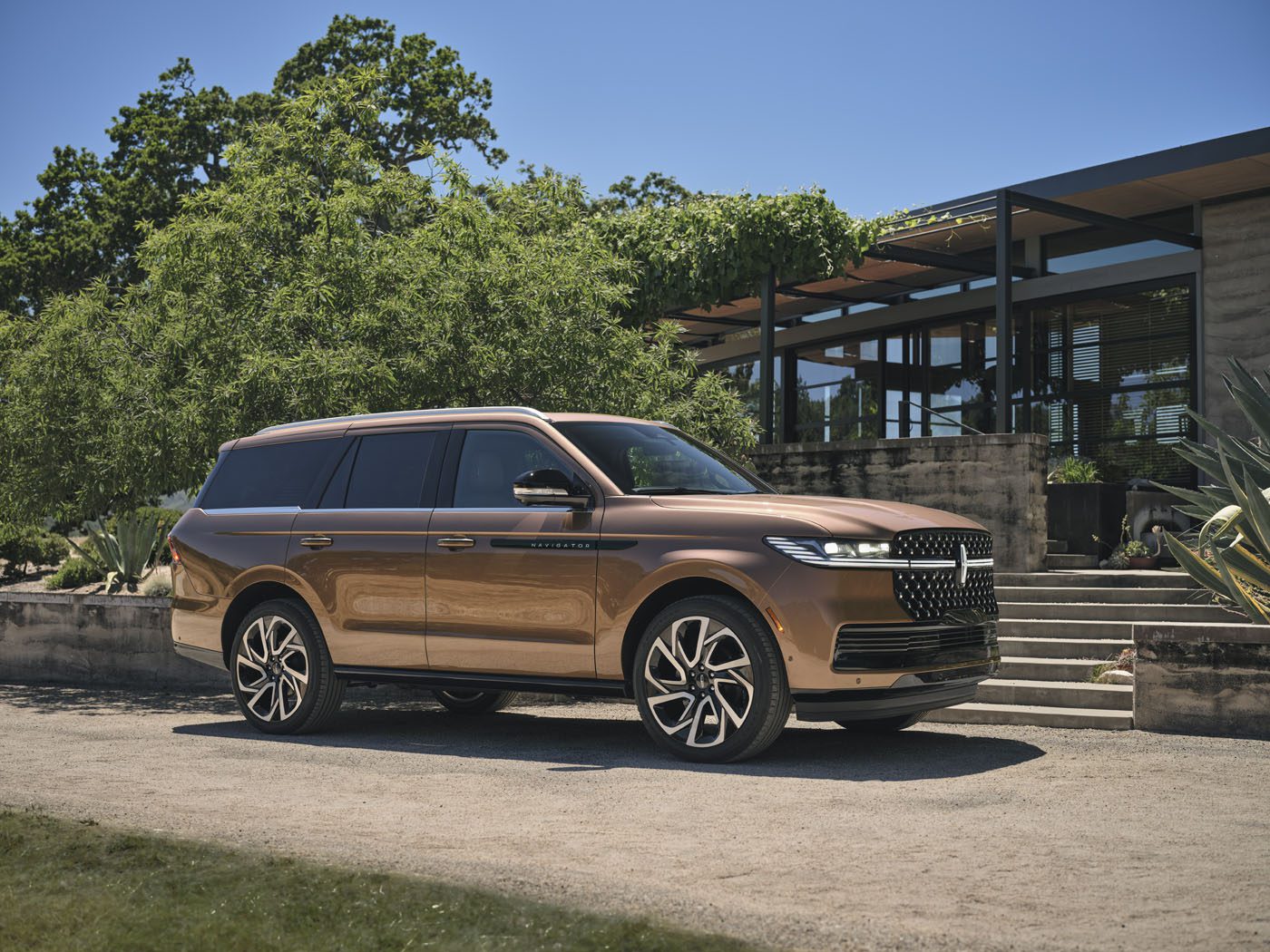 Reasons Families Choose the Lincoln Aviator thumbnail