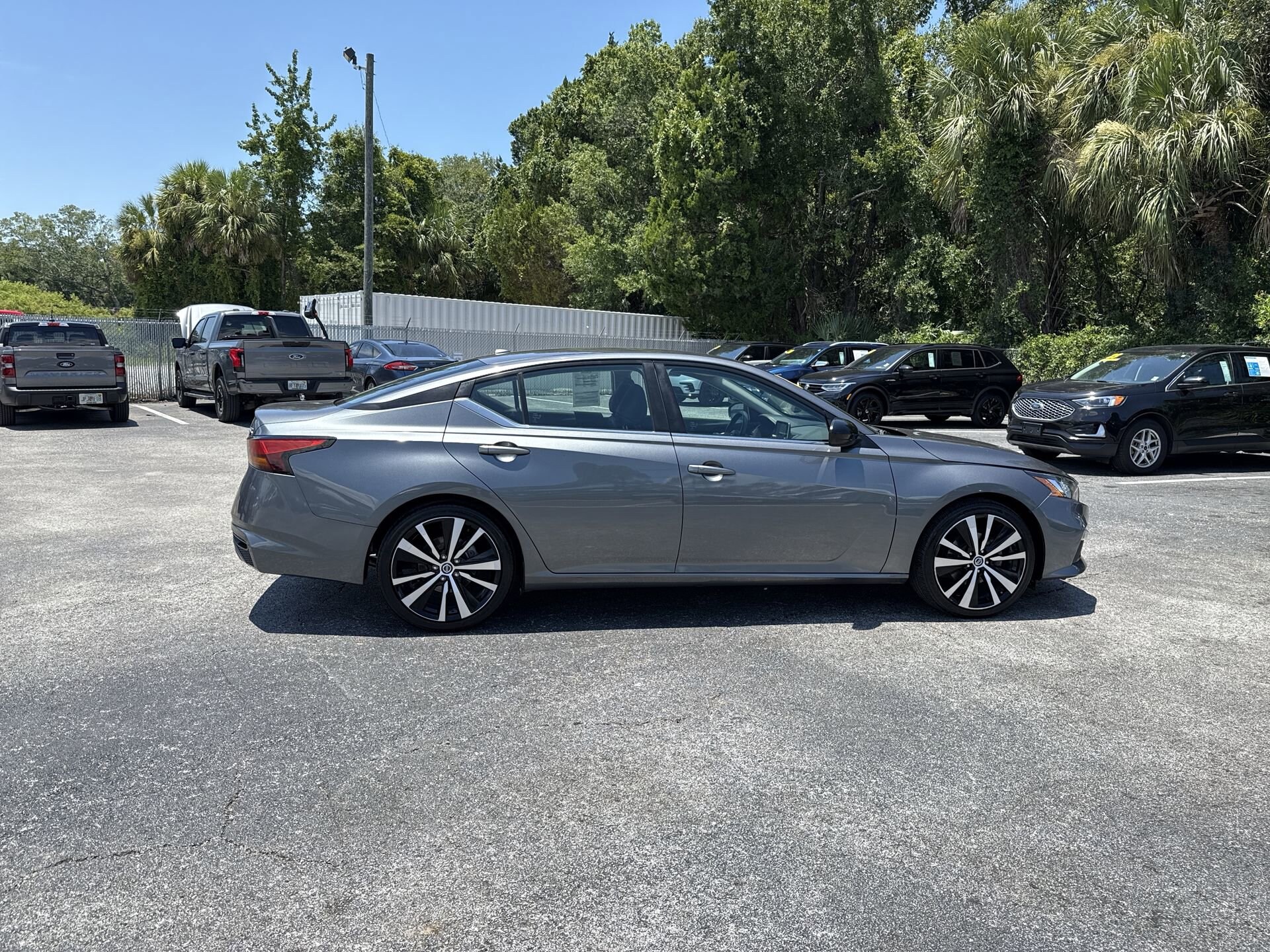 2021 Nissan Altima 2.5 SR photo 3