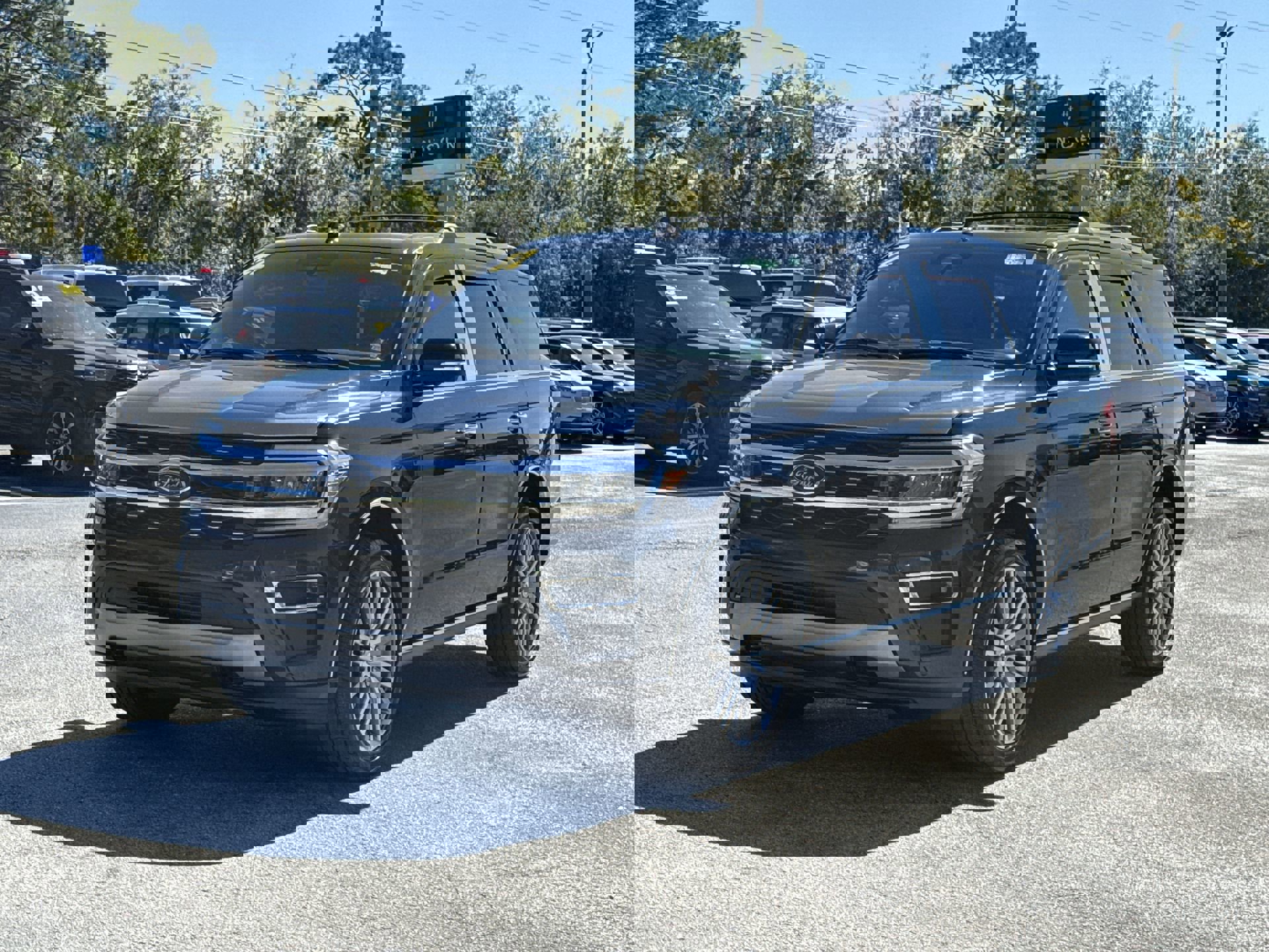 2022 Ford Expedition Limited photo 2