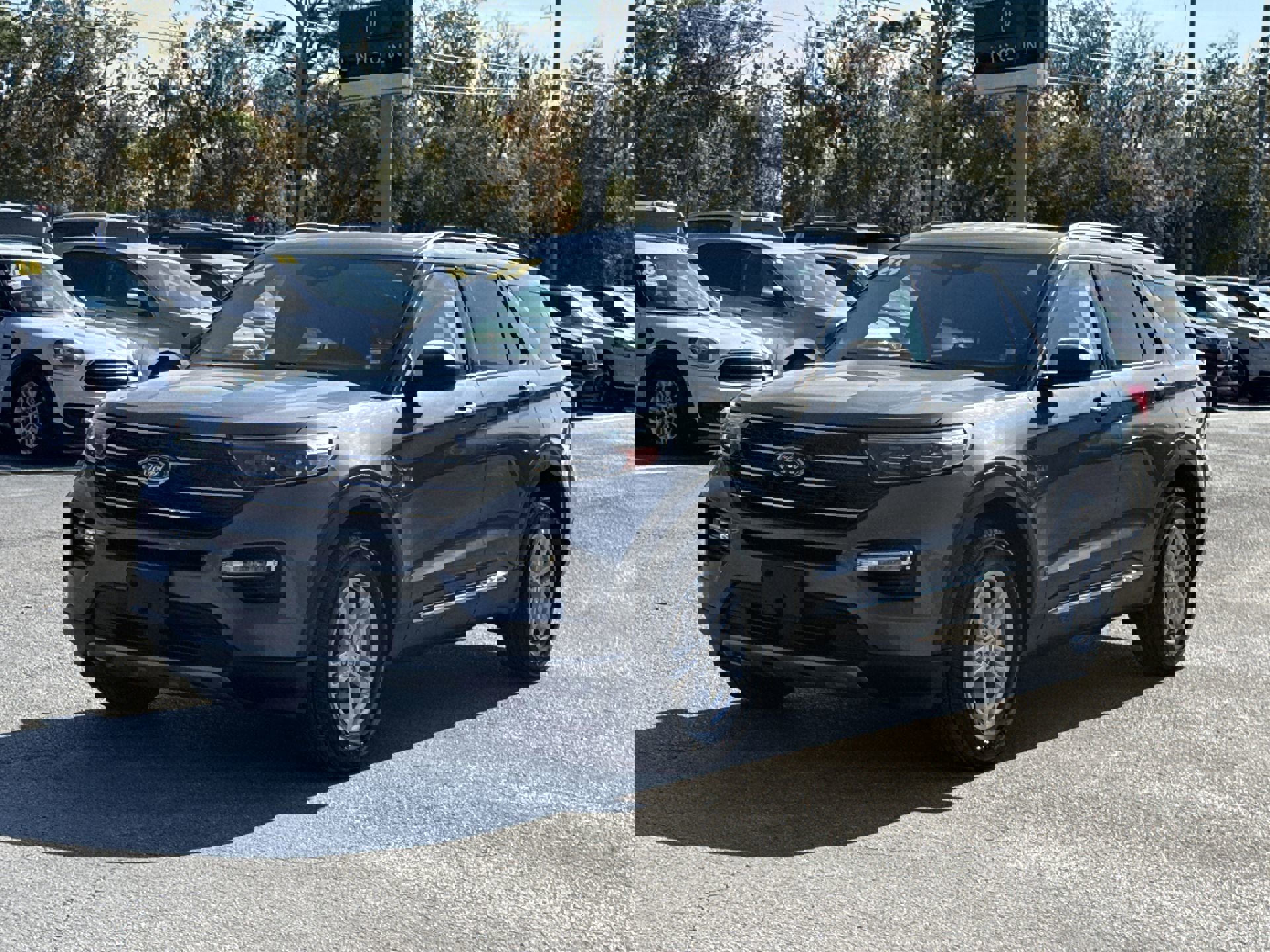 2023 Ford Explorer XLT photo 2