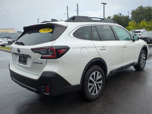 2020 Subaru Outback Premium photo 3