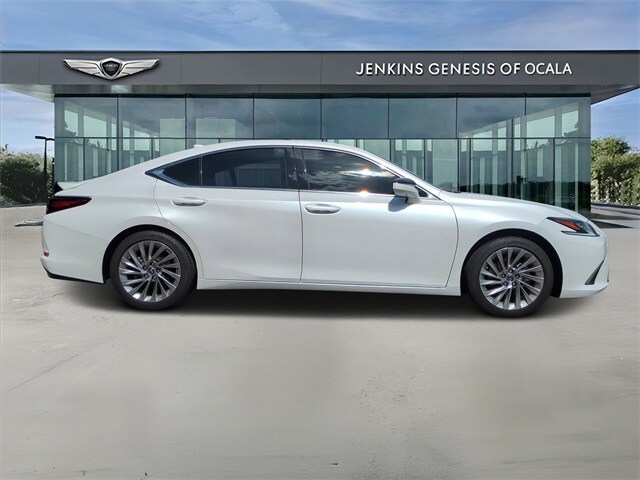 2023 Lexus ES 350 Ultra Luxury photo 2