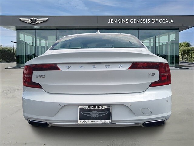 2018 Volvo S90 T5 Momentum photo 4