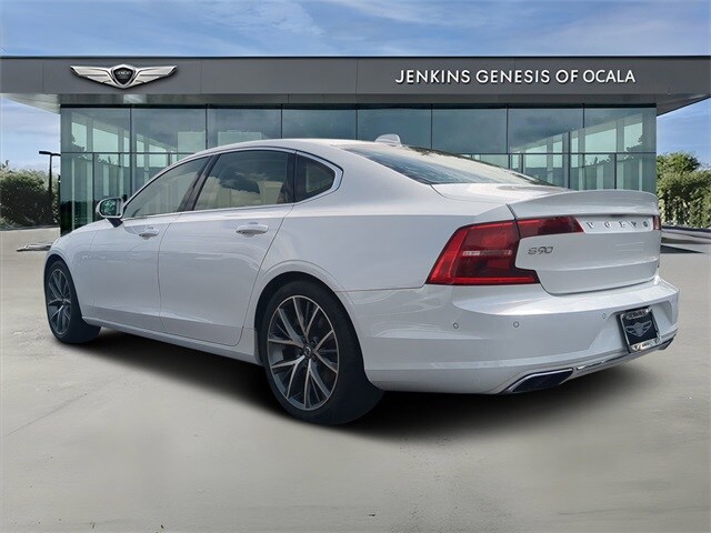 2018 Volvo S90 T5 Momentum photo 4
