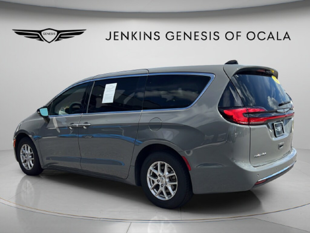 Used 2025 Chrysler Pacifica Select Minivan/Van