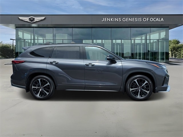 Used 2021 Toyota Highlander XSE with VIN 5TDJZRAH3MS051952 for sale in Ocala, FL