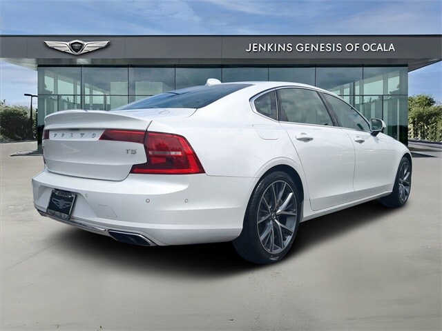 2018 Volvo S90 T5 Momentum photo 3