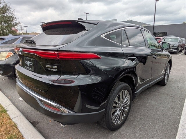 2022 Toyota Venza Limited photo 2