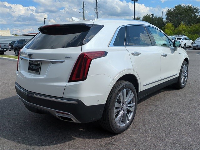 2024 Cadillac XT5 Platinum Premium Luxury photo 3