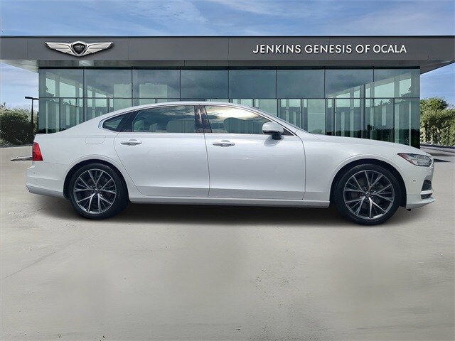 2018 Volvo S90 T5 Momentum photo 2
