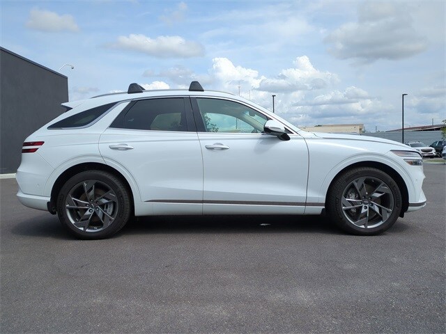 2024 Genesis Electrified GV70 Advanced photo 2
