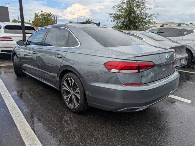 2021 Volkswagen Passat 2.0T SE photo 3
