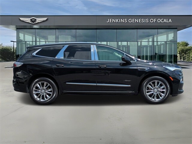 2022 Buick Enclave Avenir photo 2