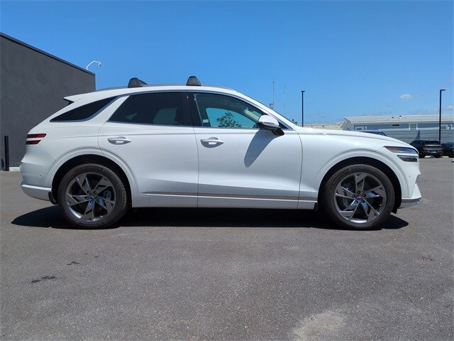 2024 Genesis Electrified GV70 Advanced photo 2