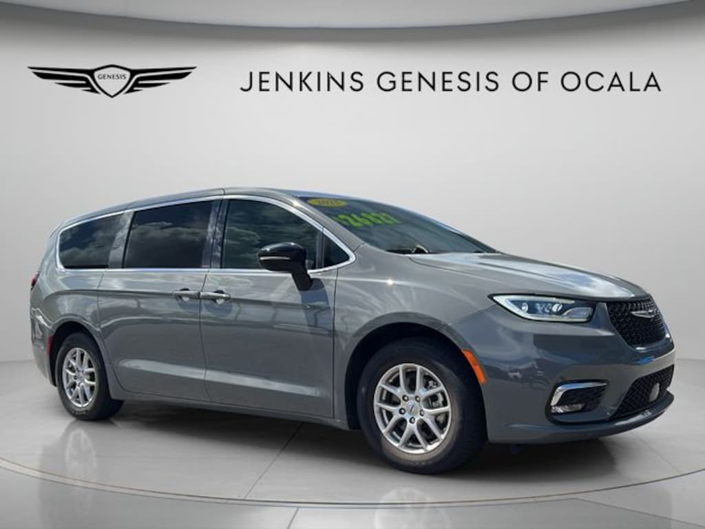 Used 2025 Chrysler Pacifica Select Minivan/Van