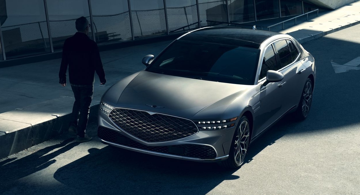 2023 Genesis G90 overhead view with a guy