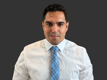 Staff member Luis Gomez from ID_e414e5d7c95b
