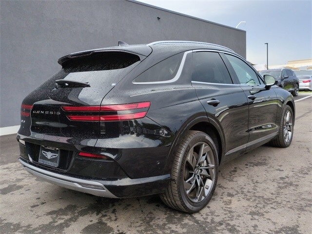 2023 Genesis Electrified GV70 Advanced photo 4