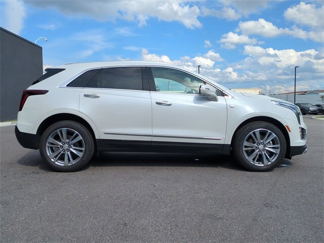 2024 Cadillac XT5 Platinum Premium Luxury photo 2