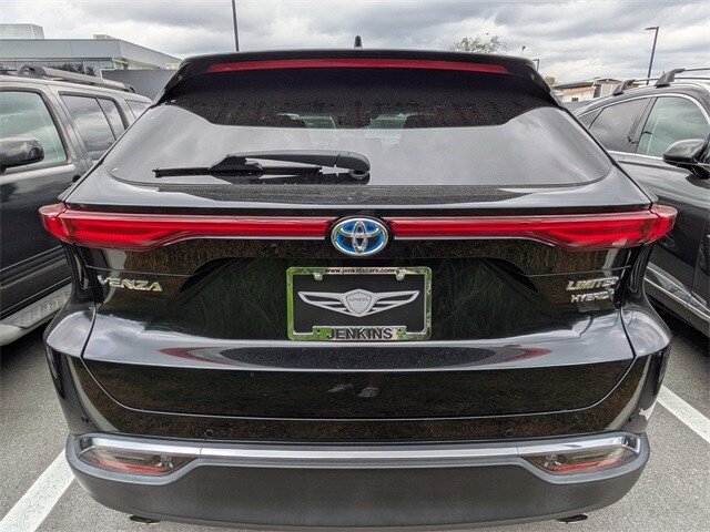 2022 Toyota Venza Limited photo 3