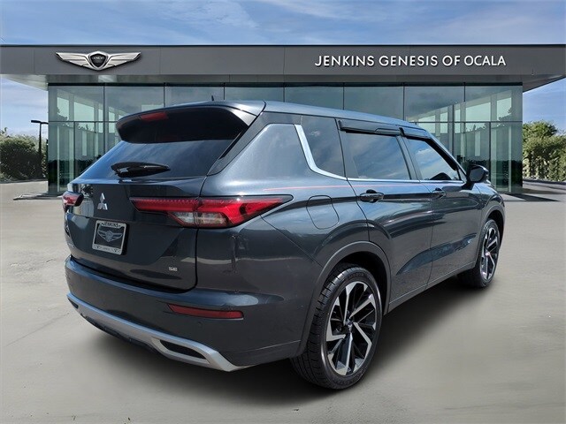 2024 Mitsubishi Outlander SE photo 2