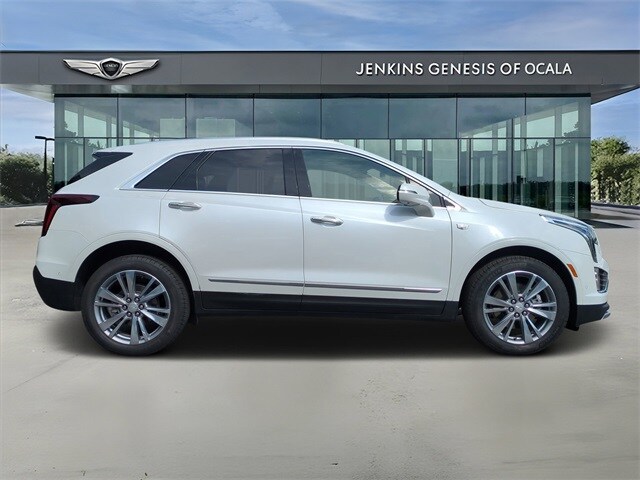 2024 Cadillac XT5 Platinum Premium Luxury photo 2