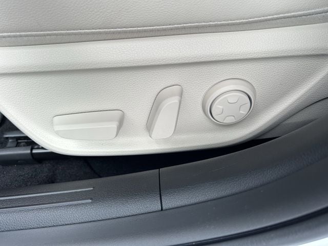 2026 GENESIS G70 Standard - Photo 24