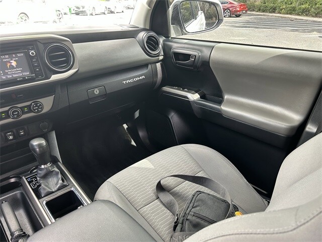 2018 Toyota Tacoma V6 4x4 photo 3