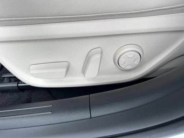 2026 GENESIS G70 Standard - Photo 24
