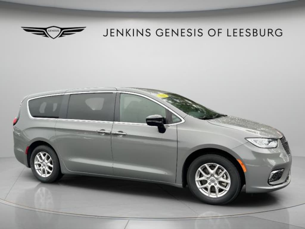 Used 2025 Chrysler Pacifica Select Minivan/Van