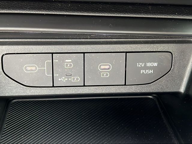 2025 Kia K5 LXS - Photo 16